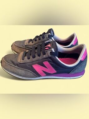 Vintage New Balance 410 Women's Navy and Pink Athletic Sneakers
